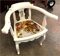 Adorable Child / Large Doll Chair Display