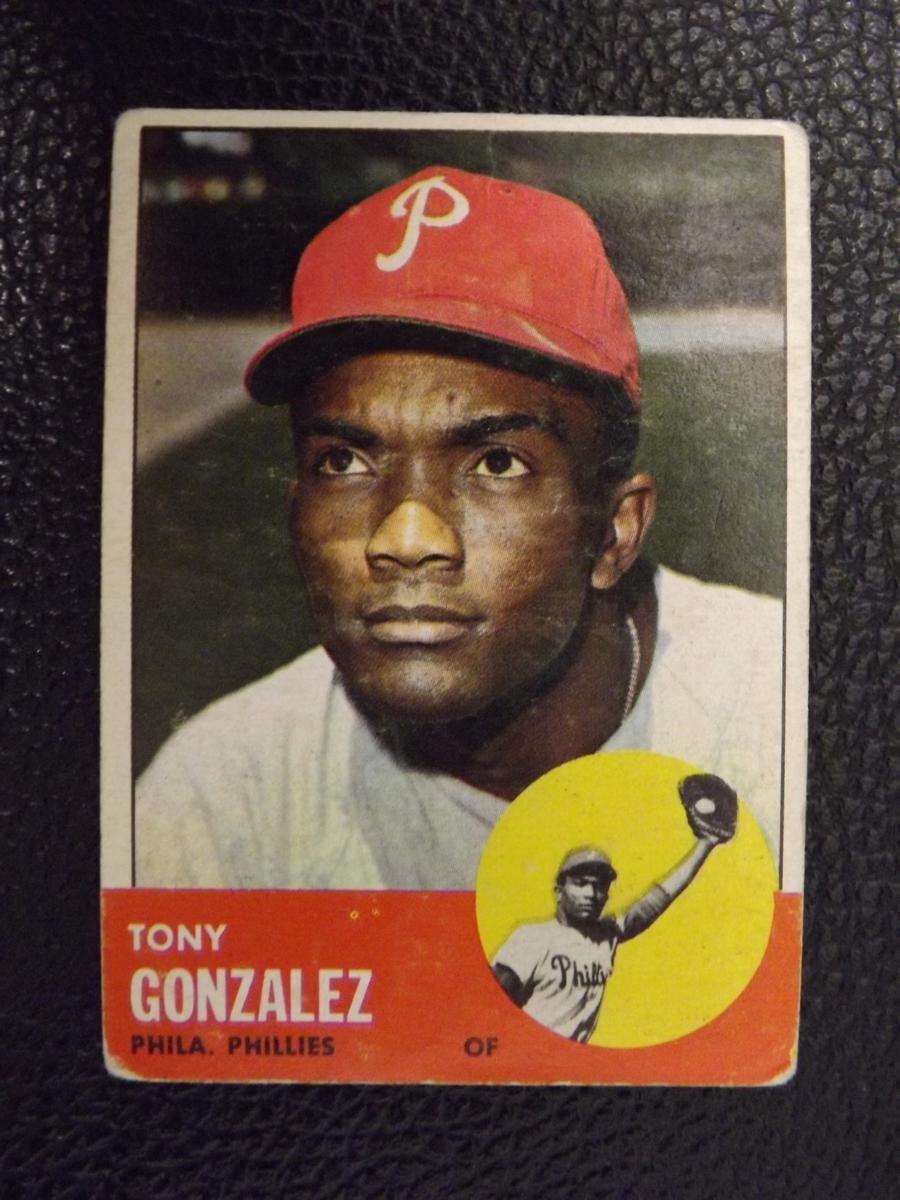 1963 TOPPS #32 TONY GONZALEZ PHILLIES