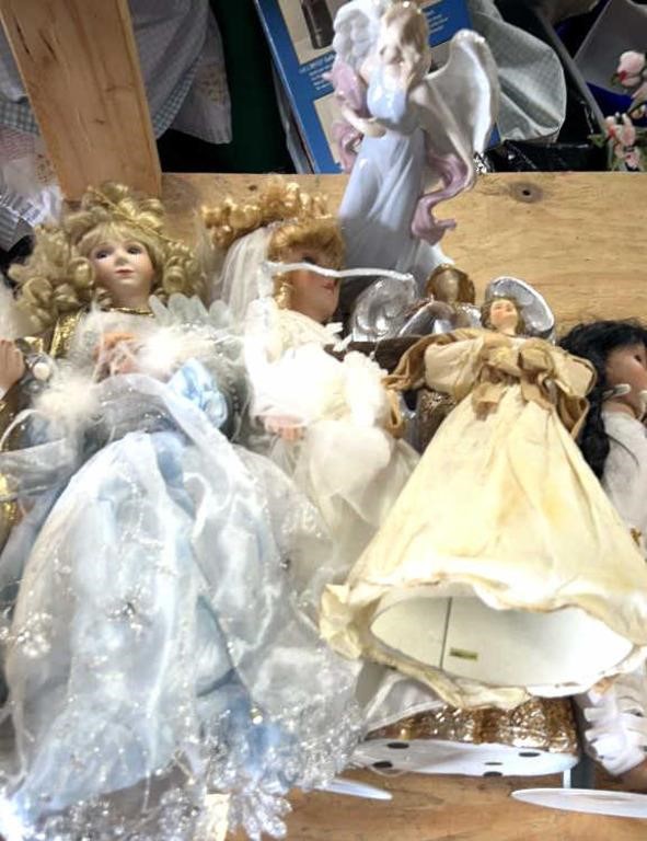 Nice lot of dolls and angels