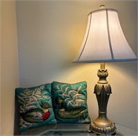 Lamp, pillows