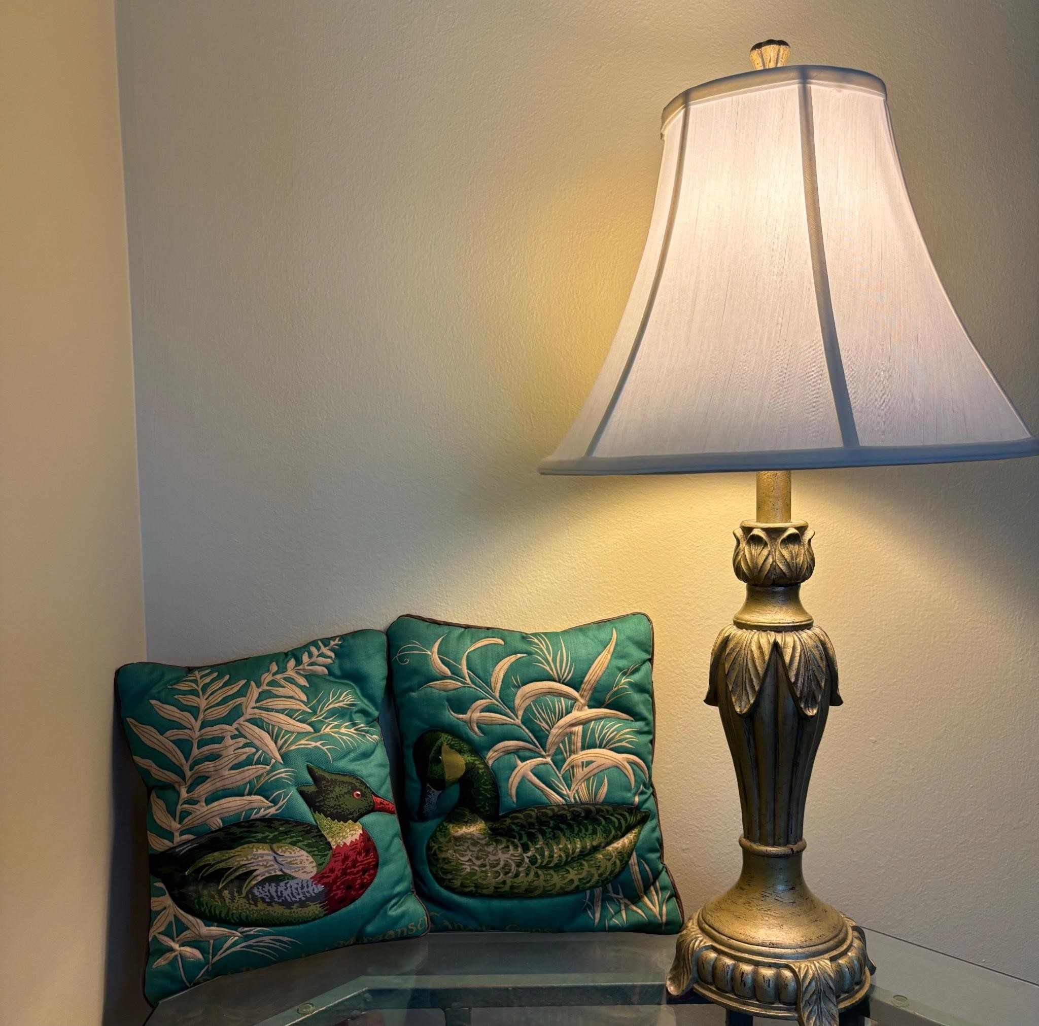 Lamp, pillows