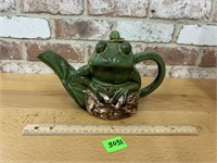 Ceramic frog tea pot