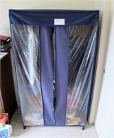 Portable wardrobe