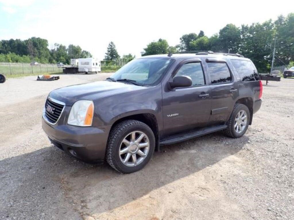 2010 GMC Yukon 4x4 Sport Utility Vehicle 1GKUKCE0X