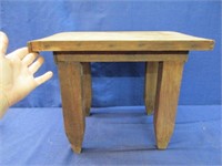 small primitive stand - 15in tall