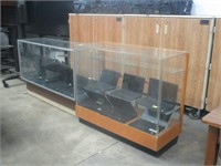2 glass cases