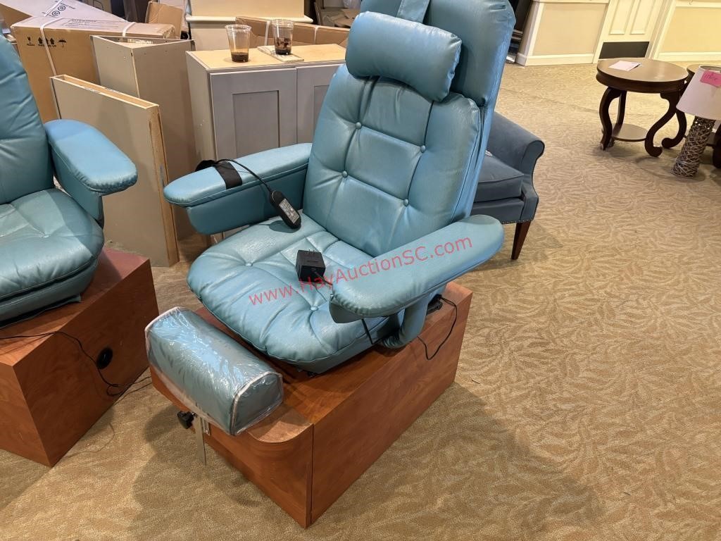 PEDICURE MESSAGE CHAIR W/ FOOT BATH