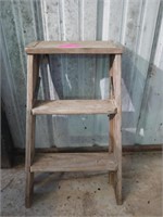 2 ft wooden step ladder