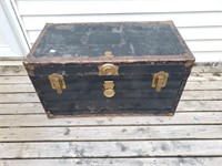 NICE VINTAGE METAL TRUNK 30X16X17 INCHES