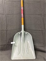 Husky poly scoop shovel