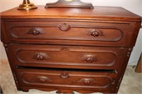 Sm. chest of drawers