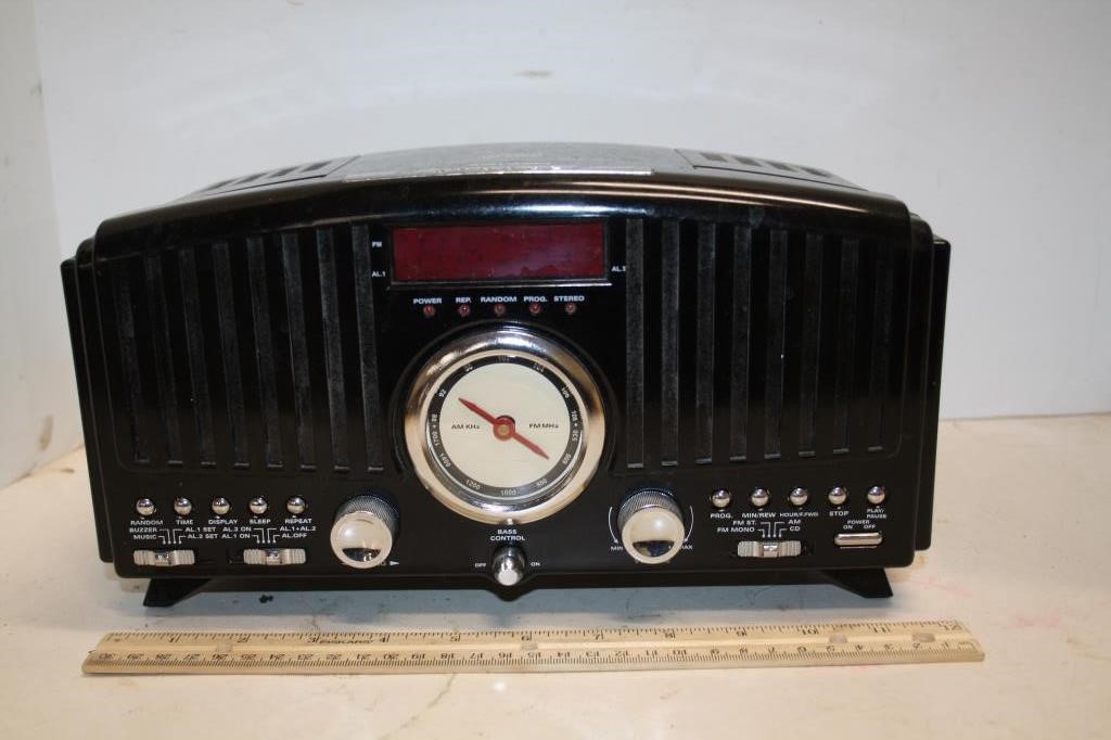 Vintage Look Sylvania AM/FM Radio Disc Alarm Clock