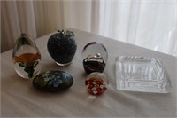 LOT OF PAPERWEIGHTS