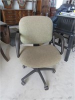 adjustable swivel office chair on rollers