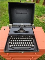 Vintage Royal manual typewriter, serial no.