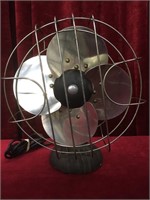 Vintage Hanndybreeze Desk Fan - 11.5"w