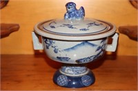 Blue and gray rice bowl with foo dog finial