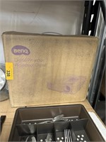 BENQ DIGITAL PROJECTOR IN BOX