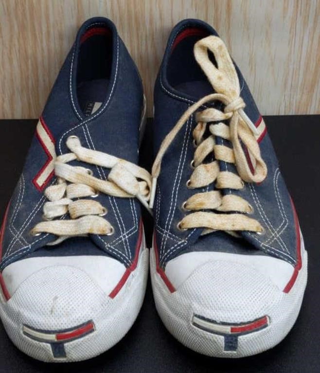 Used Tommy Hilfiger tennis shoes