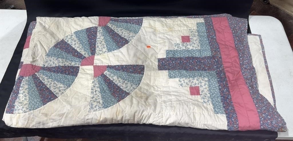 Quilt/Bed Comforter - Unknown Size. Has Stains