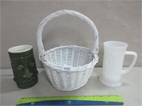 WHITE BASKET + 2 NEAT STEINS