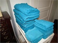 Deep teal towels & washcloths