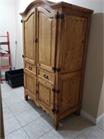 WARDROBE DRESSER