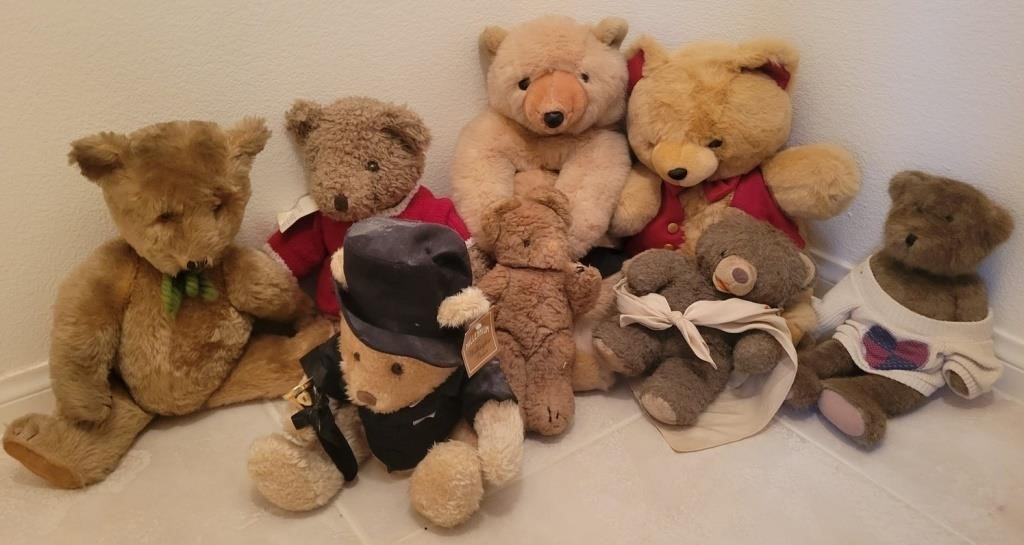 K - LOT OF COLLECTIBLE BEARS (N44)