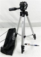 Vivitar camera tripod, 15" extends to 52", with