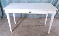 WHITE WOOD COMPUTER DESK