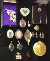 BROOCHES, CHARMS & PINS JEWELRY