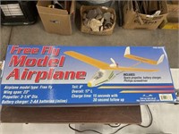 2- FREE FLY MODEL AIRPLANES