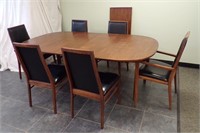 WALNUT DINING TABLE W/3 LEAVES & 6 UPHOLSTERED
