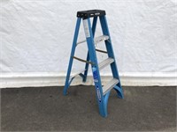 Werner 4' Fiberglass Step Ladder