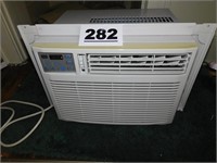 GE WINDOW AIR CONDITIONER WITH REMOTE