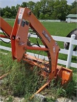 KUBOTA BUCKET L2256 & MOUNTING ATTACHMENT