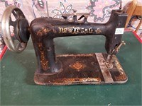 "NEW IDEAL" ANTIQUE SEWING MACHINE FOR DECOR