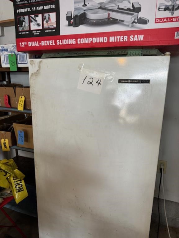 GE UPRIGHT FREEZER