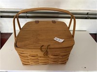 Longaberger Woven Wicker Pie Carrier/Picnic