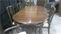 ETHAN ALLEN TABLE WITH 6 CHAIRS & 2 EXTENDERS