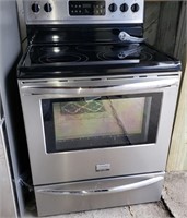 Frigidaire Gallery Smooth Top Oven Stove