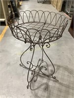 Large Metal Wire Flowerpot Stand