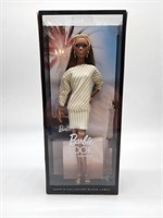 2012 Black Label The Barbie Look City Shopper.