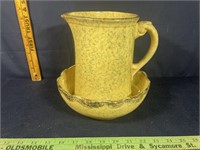 Pitcher and bowl with golden rim