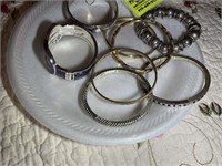 GROUP OF COSTUME JEWELRY, BRACELETS AND CUFFS