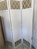 White screen or room divider 4.5 ft wide