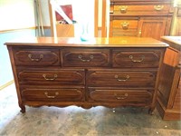 Solid Wood Dresser/Matching Nightstands