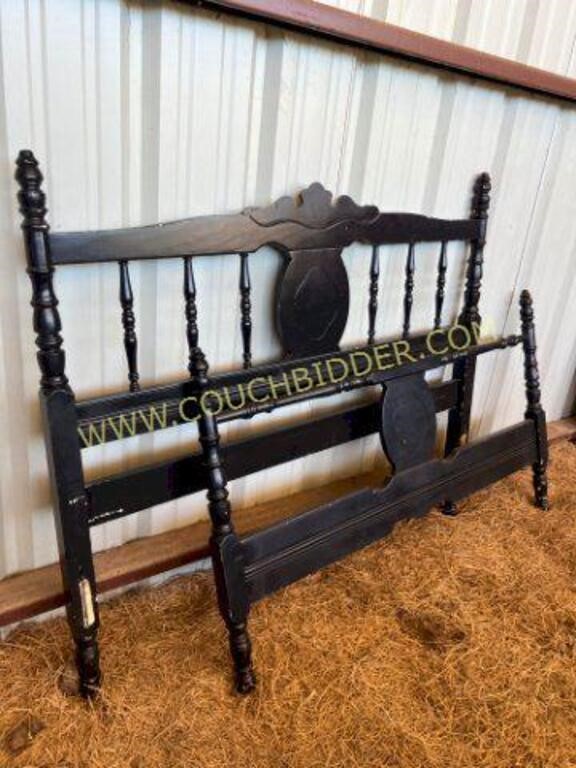 antique spindle bedframe with side rails