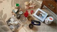 Assortment of items, angel figurines