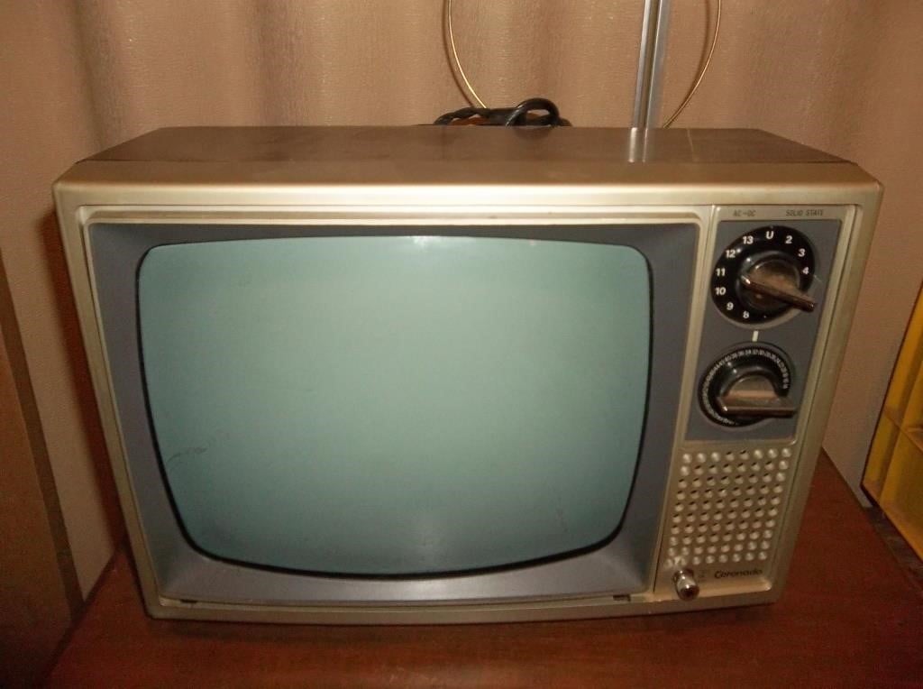 1964 Coronado Blk & Wht Portable TV /Box